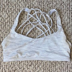 lululemon “free to be” sports bra size 6